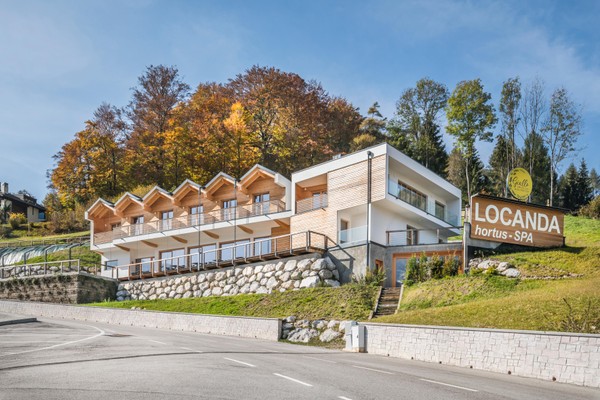 Foto Außenansicht Garni-Hotel + Ferienwohnungen Giallo Spices of the Dolomites