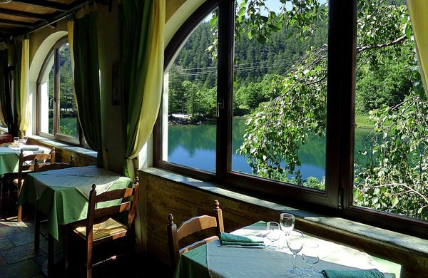 Il ristorante Moncenisio (Valle di Susa e Val Sangone) Chalet sul lago