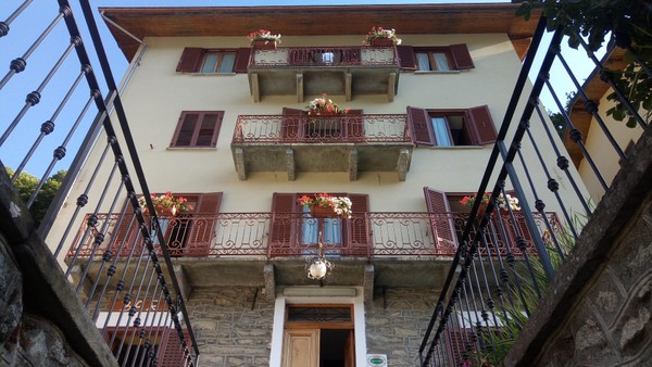 Foto esterno Albergo Ala