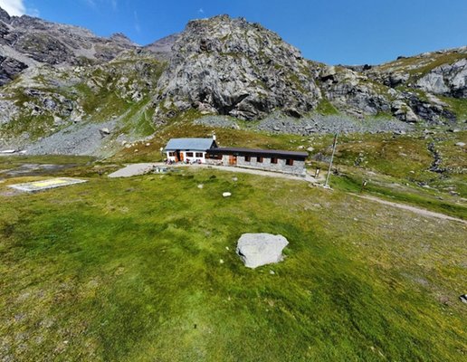 Sommer Präsentationsbild Berghütte mit Zimmern Luigi Cibrario