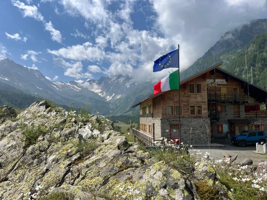 Photo exteriors Mountain hut with rooms Willy Jervis