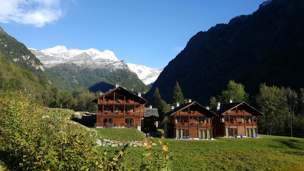 Foto Außenansicht Ferienwohnungen Pietre Gemelle Resort
