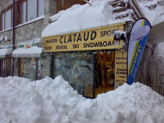 Photo exteriors Ski and snowboard rental Maison Clataud 2