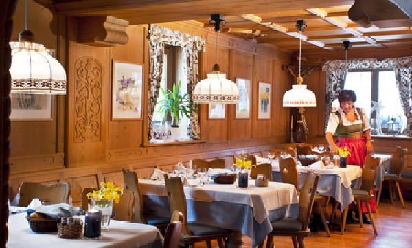 The restaurant Valdaora di Sopra / Oberolang Messnerwirt