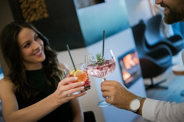 Foto del bar Alpinhotel