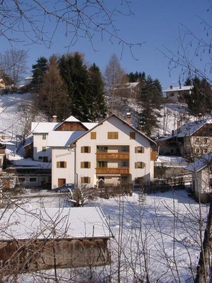 Foto esterno B&B + Appartamenti in agriturismo Schlosserhof