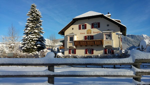 Winter Präsentationsbild Ferienwohnungen auf dem Bauernhof Hengler Hof