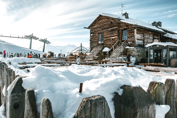 Photo exteriors Mountain hut Camanel di Planon