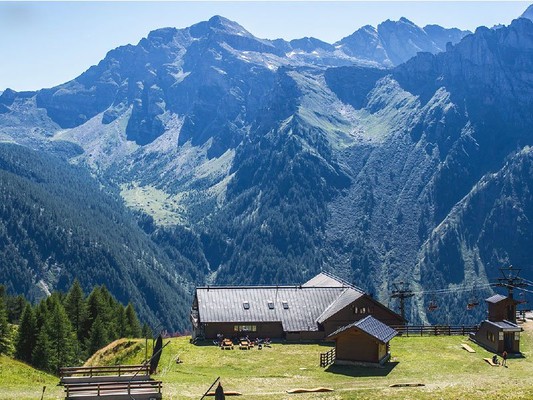 Foto esterno Rifugio 2000