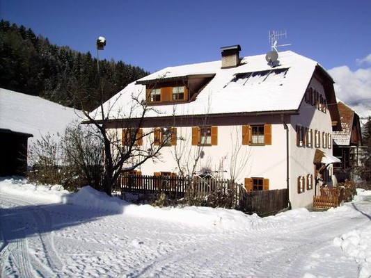 Foto Außenansicht Ferienwohnungen auf dem Bauernhof Kühbachhof
