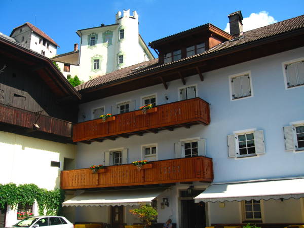 Foto esterno in estate Obermair