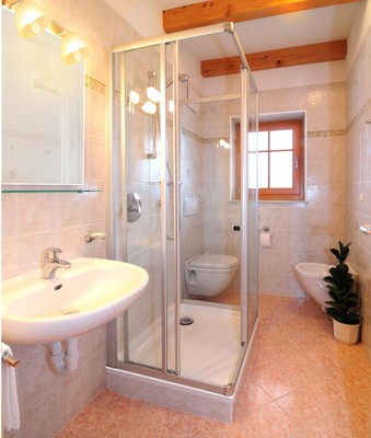 Foto del bagno Appartamenti in agriturismo Oberplunerhof