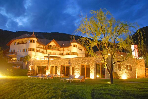 Foto esterno in estate Tauber's Bio Vitalhotel