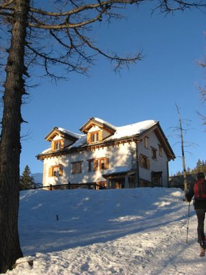 Winter presentation photo Mountain hut with rooms Il Dosso
