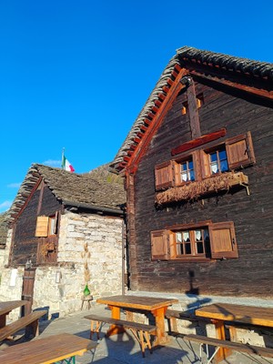 Foto Außenansicht Berghütte mit Zimmern Zum Gora