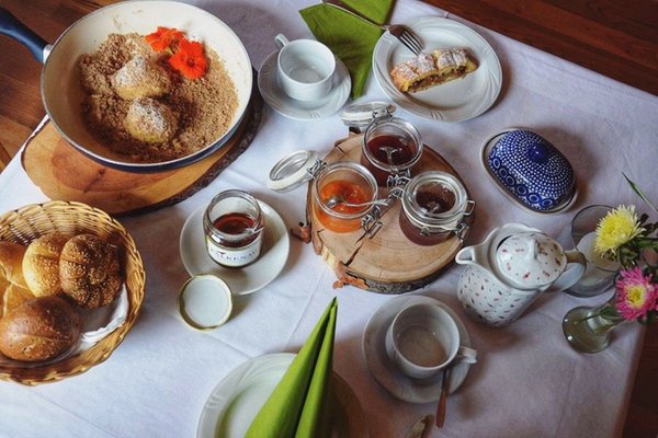 La colazione B&B + Appartamenti in agriturismo Falkenau