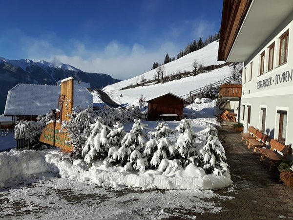 Foto esterno in inverno Naturhotel Miraval