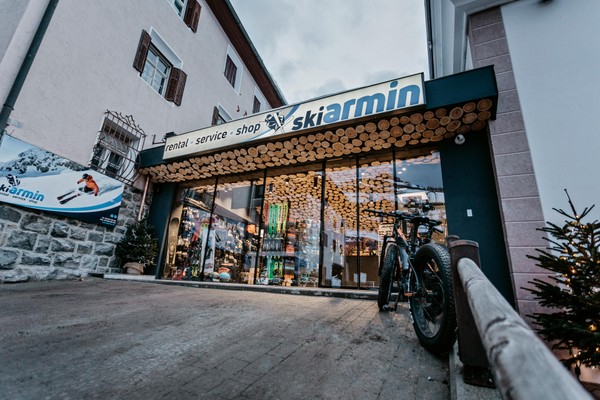 Photo exteriors Ski rental Ski Armin