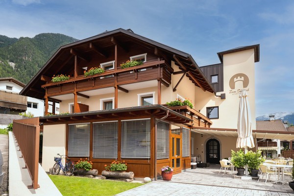 Foto Außenansicht Aparthotel Zum Schlössl
