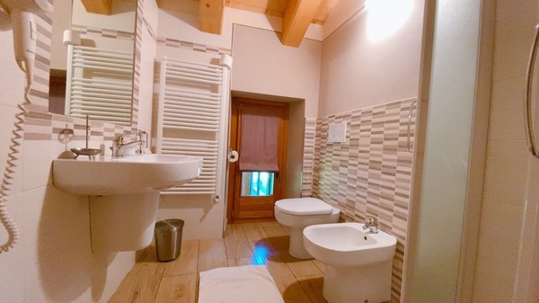 Photo of the bathroom Bed & Breakfast L'Abrì