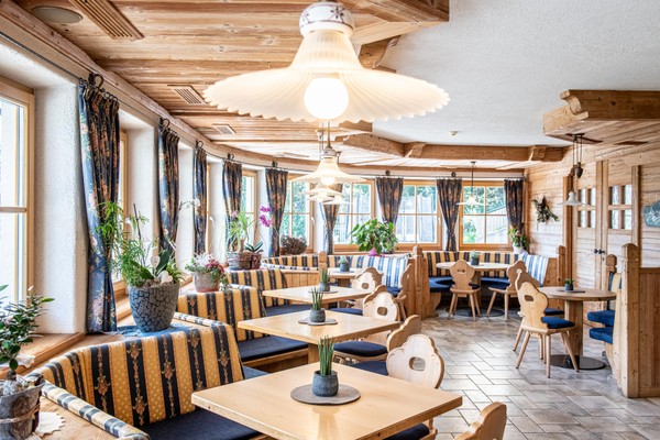 The restaurant Villa Ottone / Uttenheim Bauhof