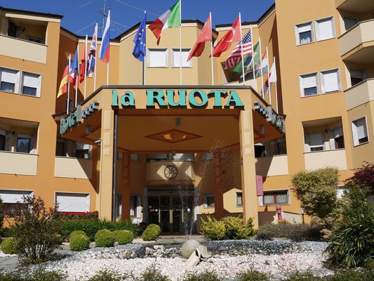 Foto estiva di presentazione Hotel La Ruota