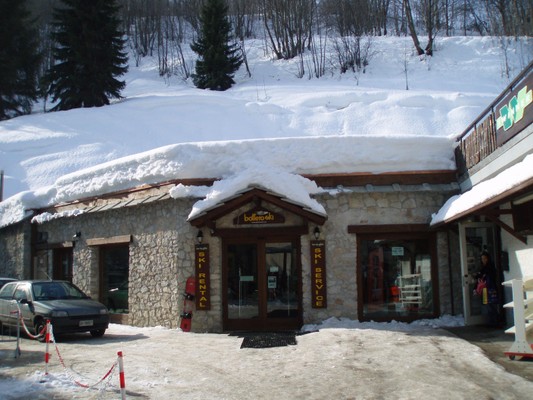Photo exteriors Ski and snowboard rental Botteroski Limone