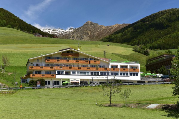 Foto Außenansicht Hotel Tirolerhof - Terenten Resort