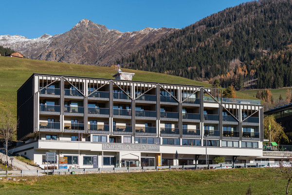 Foto Außenansicht Hotel Tirolerhof - Terenten Resort