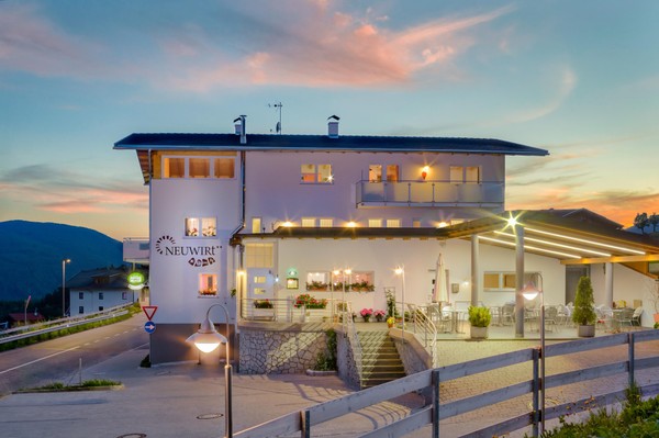 Foto Außenansicht Hotel Neuwirt