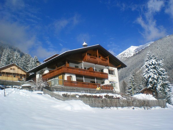 Foto invernale di presentazione Alpegger - Appartamenti in agriturismo 3 fiori