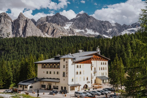 Foto Außenansicht B&B HOTEL Passo Tre Croci Cortina