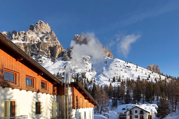 Foto invernale di presentazione B&B-Hotel Cortina Passo Tre Croci