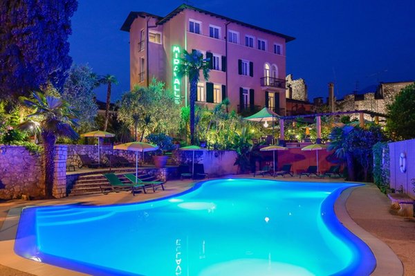 Foto estiva di presentazione Hotel Villa Miravalle