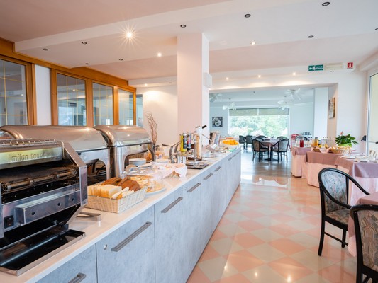 The breakfast Hotel Benacus Panoramic