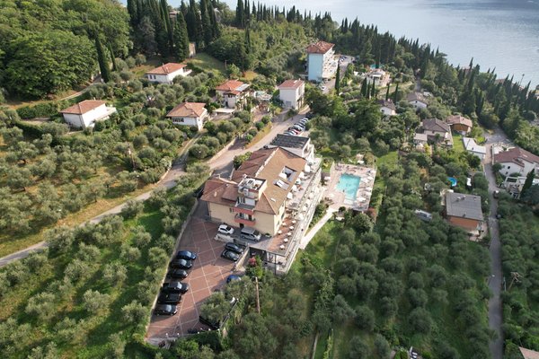 Foto estiva di presentazione Hotel Benacus Panoramic