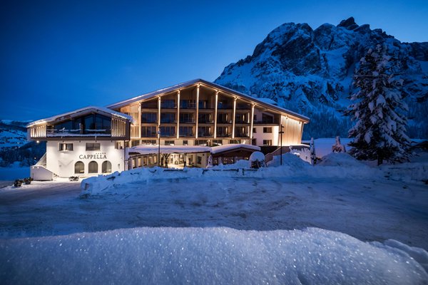 Foto esterno in inverno Romantik Hotel Cappella