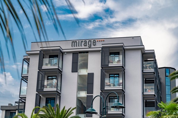 Foto Außenansicht Lake Front Hotel Mirage