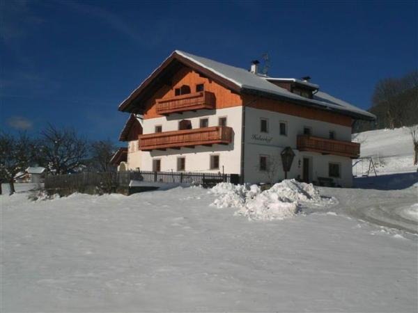 Winter Präsentationsbild Huberhof - Ferienwohnungen auf dem Bauernhof 3 Blumen