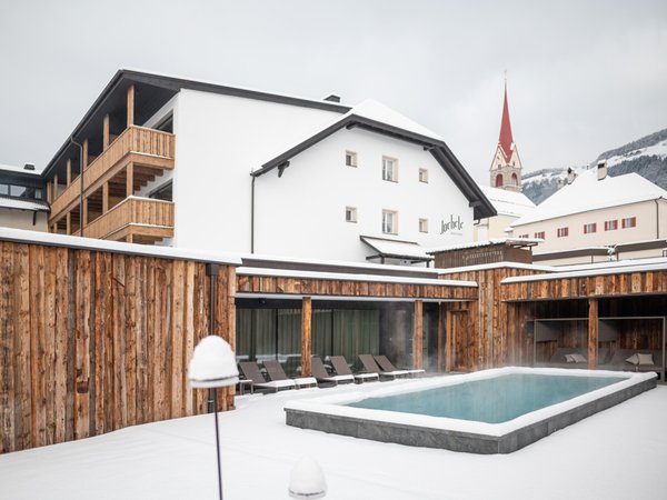 Foto della piscina all'aperto