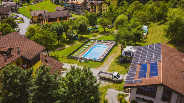 Photo of the outdoor swimming pool