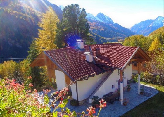 Foto esterno B&B + Appartamenti in agriturismo Bartlhof