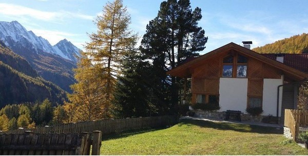 Foto esterno B&B + Appartamenti in agriturismo Bartlhof