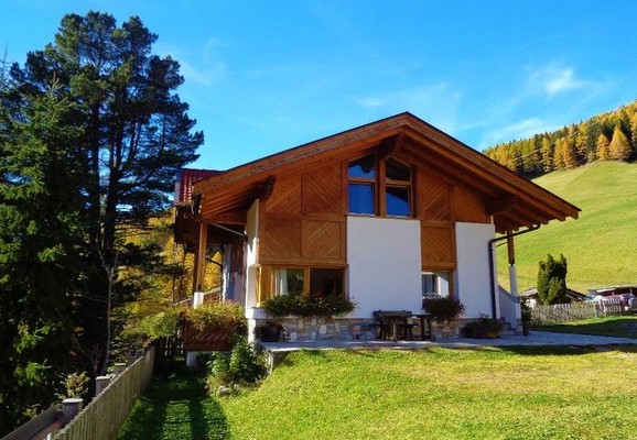Foto esterno B&B + Appartamenti in agriturismo Bartlhof