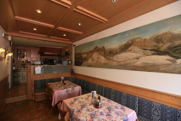 The restaurant Canazei Laurin