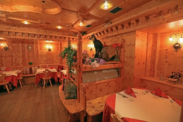 The restaurant Canazei Laurin