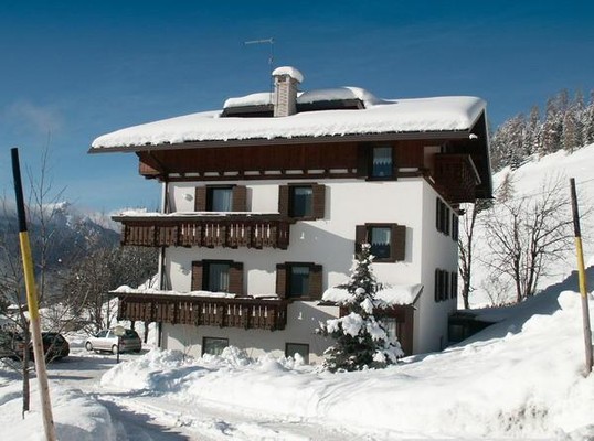 Foto esterno Appartamenti Casa Canazei