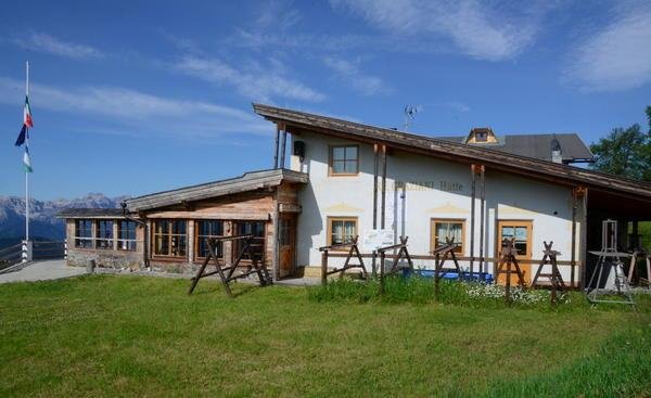 Foto estiva di presentazione Rifugio con camere Graziani Lodge