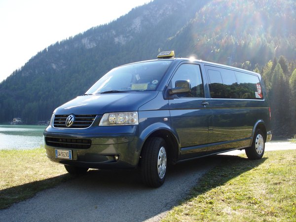 Foto estiva di presentazione Taxi Alleghe Dolomites Company