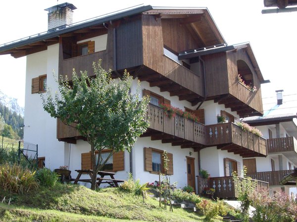 Foto esterno in estate Casa Rova